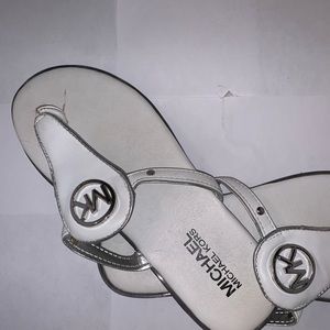 Micheal alors Flip Flops